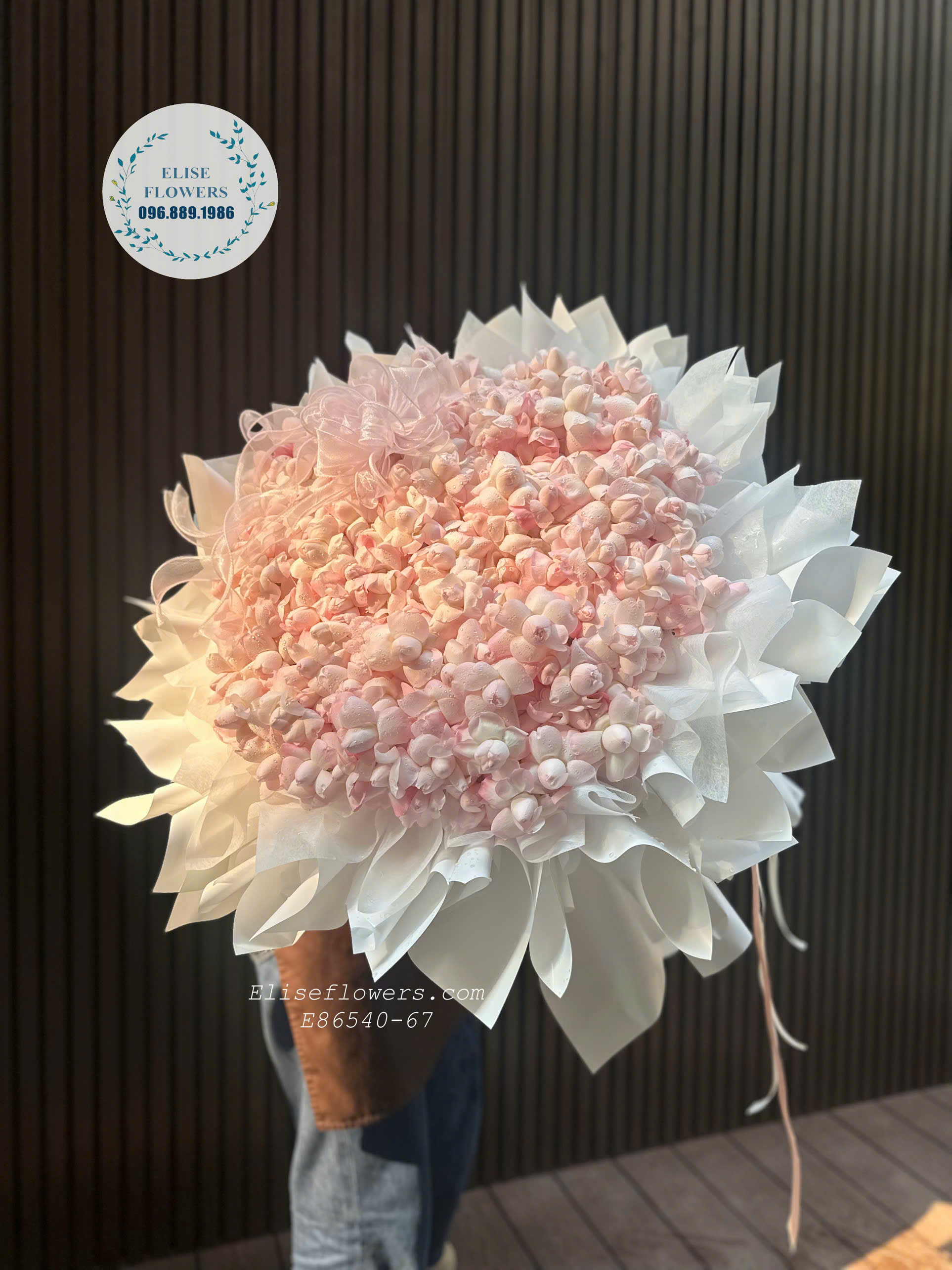 Bó hoa hồng Blume cao cấp size lớn, thiết kế sang trọng, món quà hoàn hảo dành tặng vợ và người yêu.