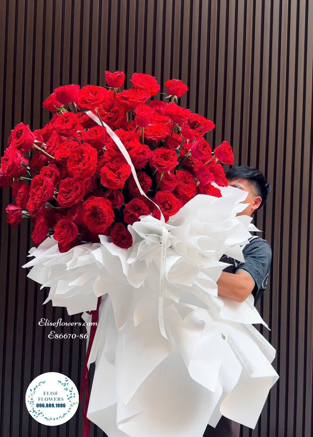 Bó hoa hồng Ohara đỏ khổng lồ tặng bạn gái cao cấp tại Eliseflowers