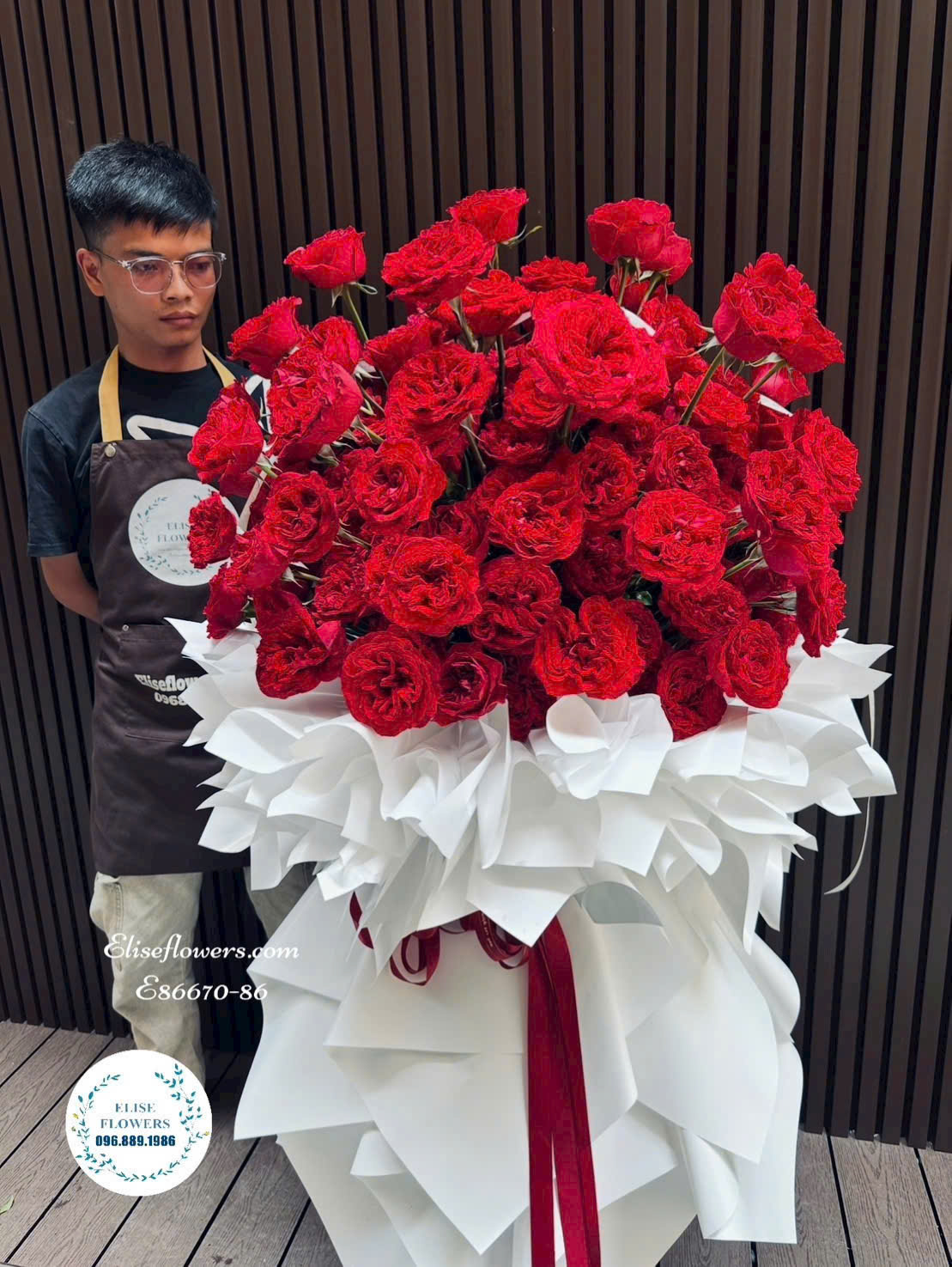 Bó hoa hồng Ohara đỏ khổng lồ tặng bạn gái cao cấp tại Eliseflowers