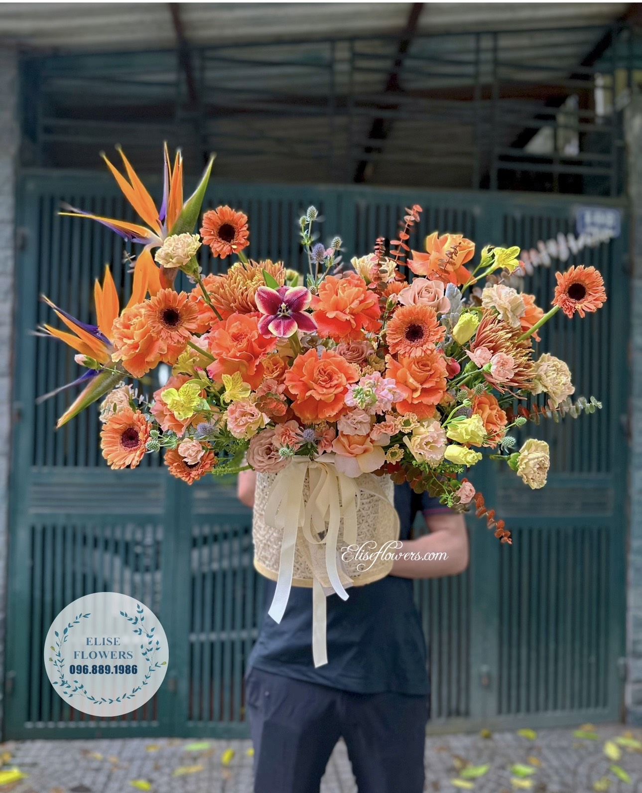 Lẵng hoa màu cam chúc mừng tân gia ở Hà Nội. Đặt hoa chúc mừng tân gia ở Hà Nội. Tiệm hoa Hà Nội.Elise Flowers