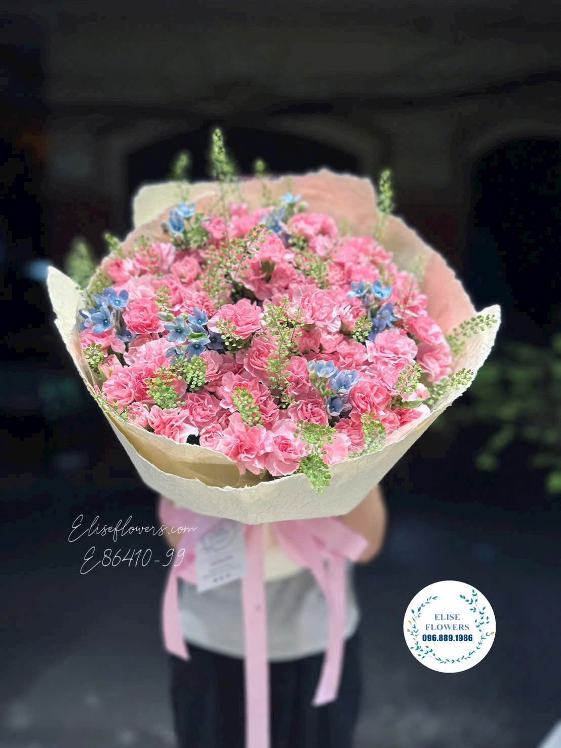 Bó hoa cẩm chướng mix sao xanh cao cấp tặng tốt nghiệp tại Eliseflowers