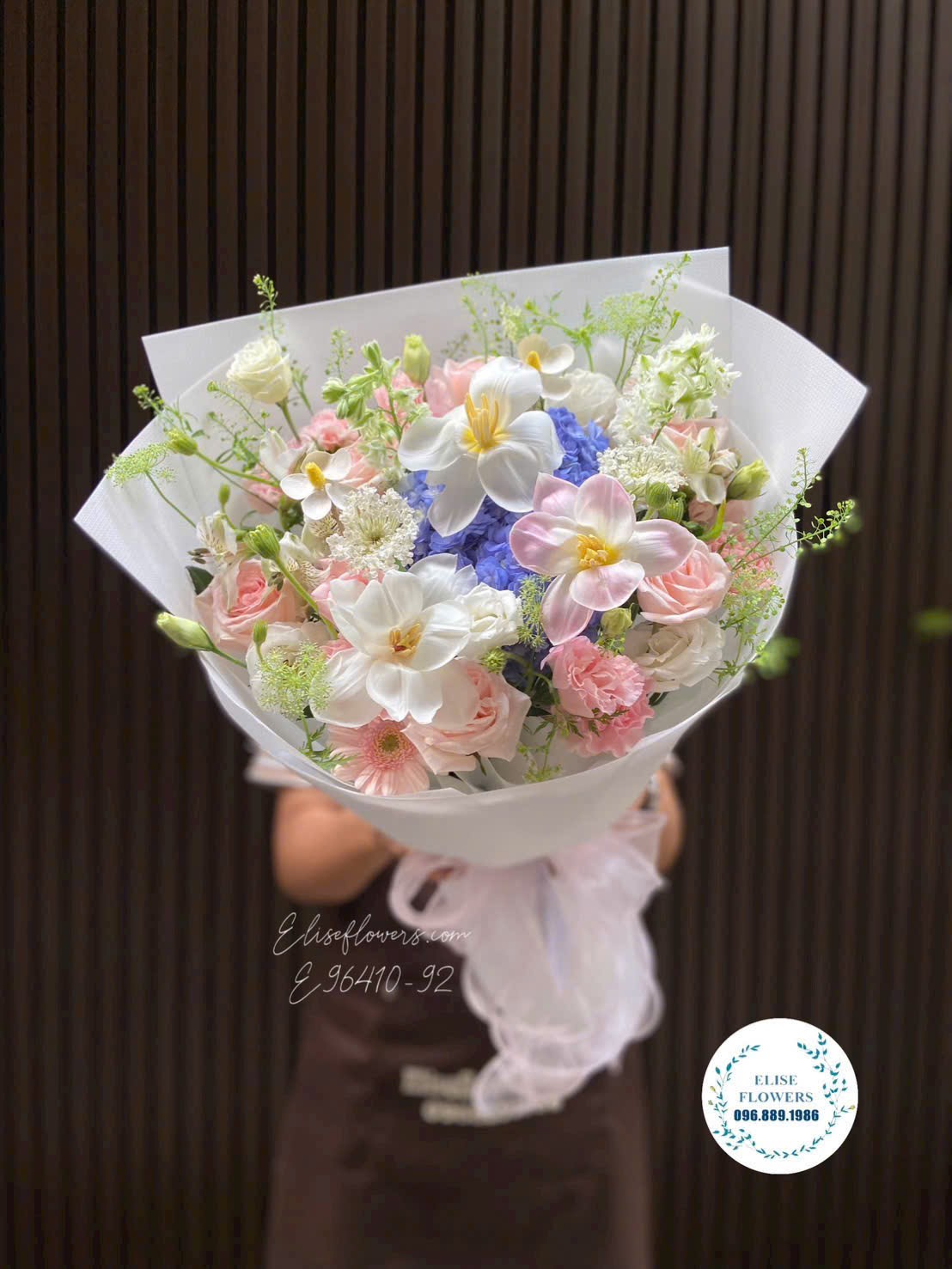 Bó Mix Cao Cấp Mừng Tốt Nghiệp Tại Eliseflowers