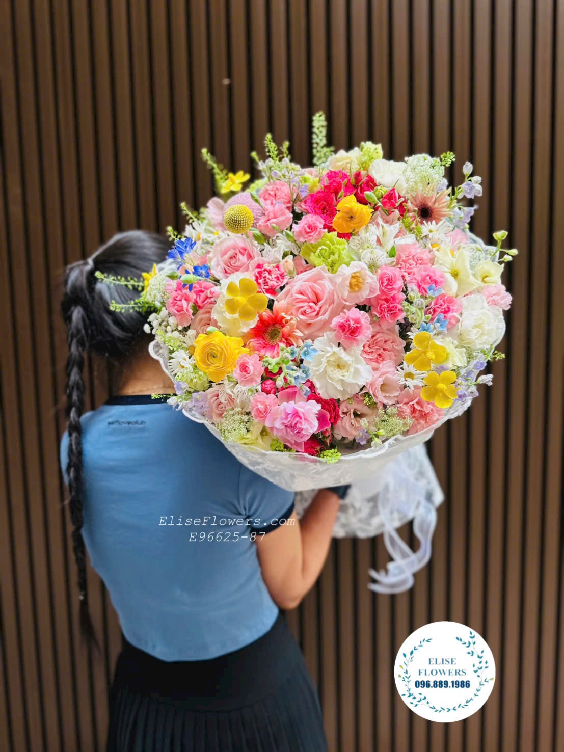 Bó hoa mix màu cao cấp tặng bạn gái tại Cầu Giấy