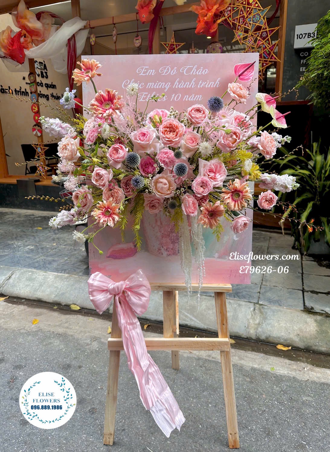Kệ Khung Tranh Tone Hồng Mừng Kỉ Niệm Thành Lập Tại Hà Nội| Eliseflowers- Dịch Vụ Cung Cấp Hoa Tươi, Lan Hồ Điệp Cao Cấp Tại Hà Nội