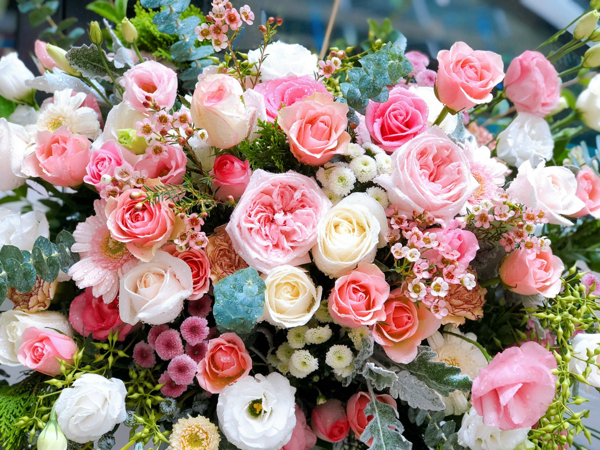 Sinh nhật là ngày đặc biệt và đáng nhớ trong cuộc đời mỗi người. Hãy tạo nên bất ngờ và hạnh phúc cho người nhận qua một lẵng hoa chúc mừng sinh nhật thật độc đáo và sáng tạo. Hãy nhấp vào hình ảnh để khám phá bộ sưu tập bó hoa đẹp nhất nhé!