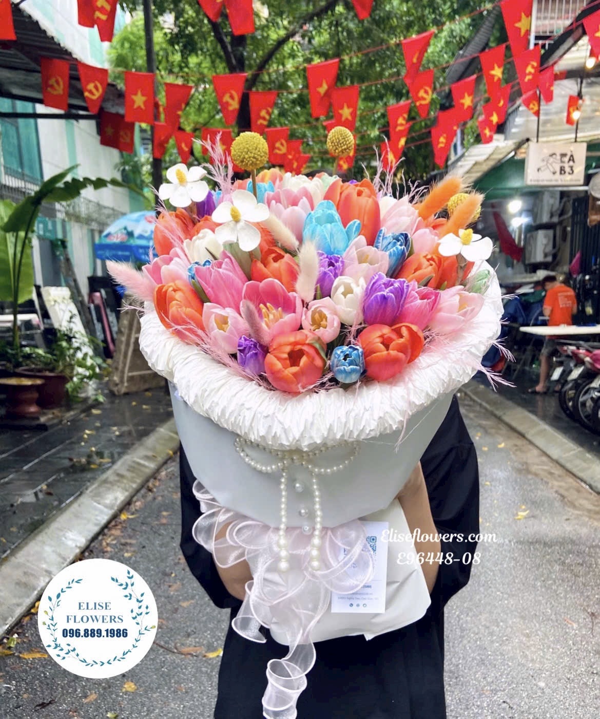 Bó Hoa Tulip 50 Bông Mix Nhiều Màu Tặng Bạn Gái Đẹp Tại Eliseflowers