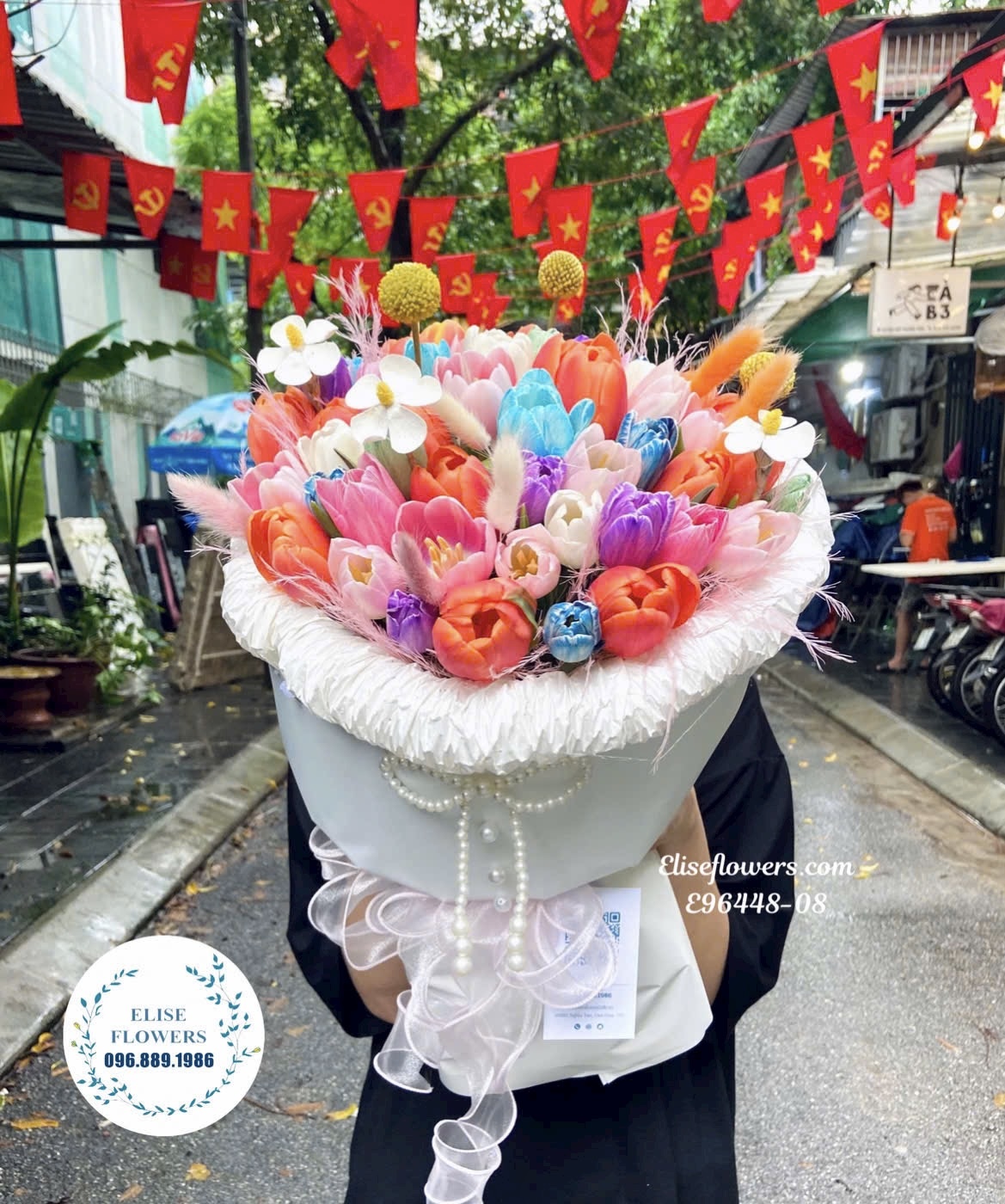 Bó Hoa Tulip 50 Bông Mix Nhiều Màu Tặng Bạn Gái Đẹp Tại Eliseflowers