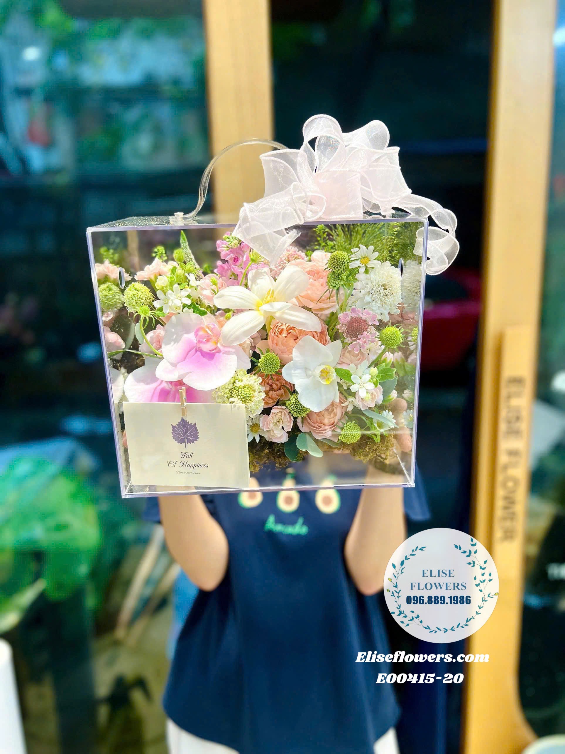 Hộp hoa mica tone hồng tặng sinh nhật bạn thân tại Eliseflowers