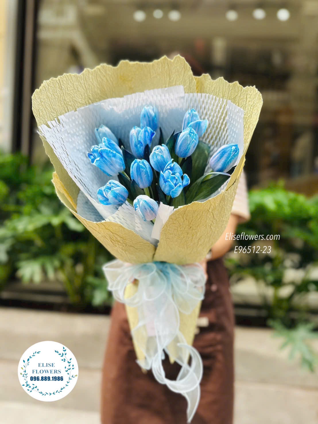 Bó Hoa Tulip Xanh Dương Độc Đáo – Quà Tặng Người Yêu Sang Trọng
