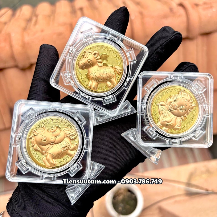 Khung Xoay Miếng Đồng Xu Con Ngựa Cute 2026