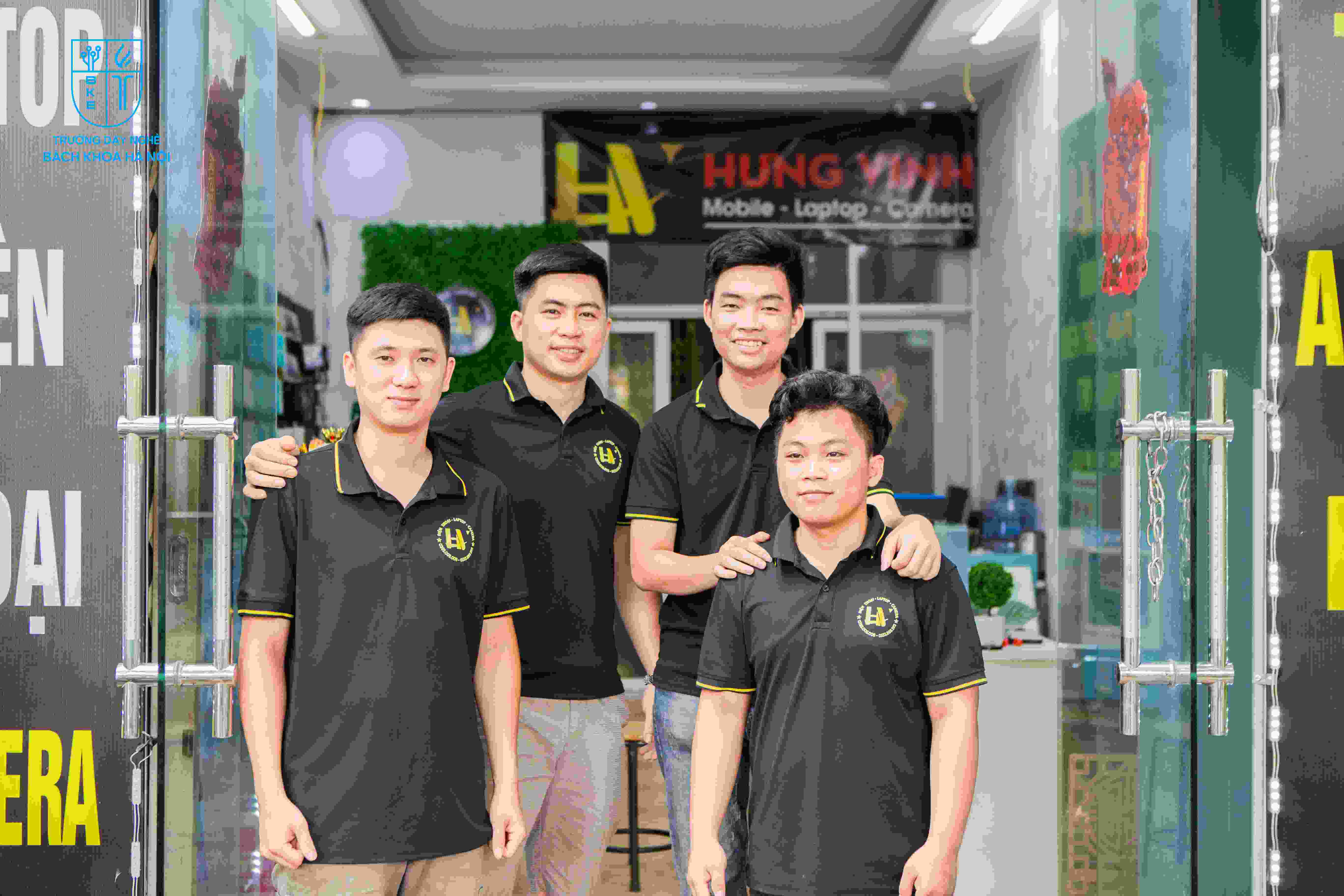 Mở 4 cửa hàng sửa chữa điện thoại sau 1 năm ra trường