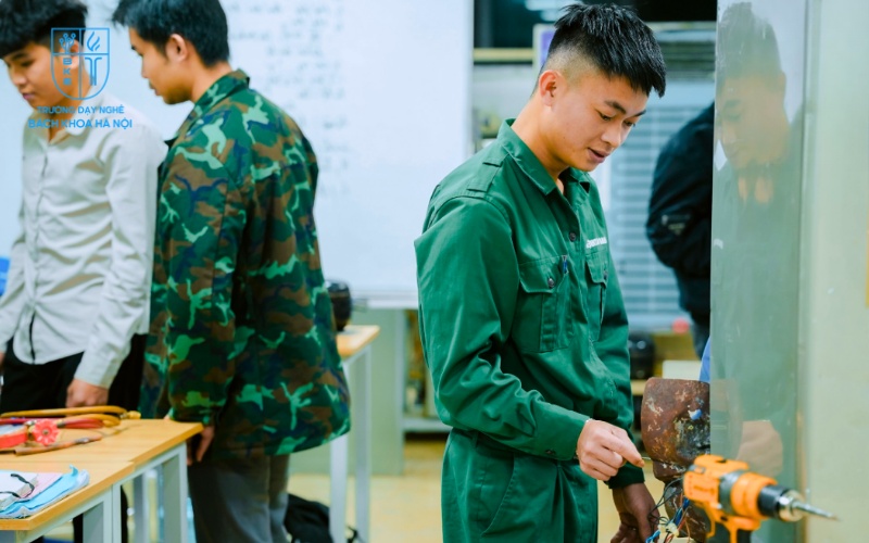 Kỹ thuật là nhóm nghề phù hợp với bộ đội xuất ngũ