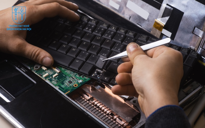 Nghề sửa chữa máy tính, laptop trở thành ngành có nhu cầu nhân lực rất lớn