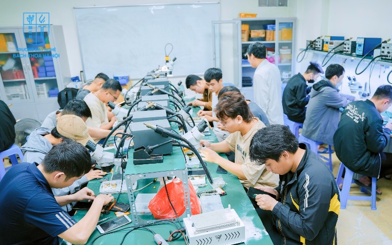 Học nghề là câu trả lời thiết thực nhất cho thắc mắc không nghề nghiệp nên làm gì 