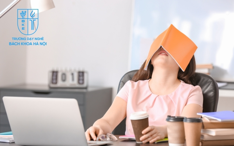 Ở tuổi 40, cảm giác “chạm trần sự nghiệp” khiến nhiều người mất phương hướng và cần một lối rẽ mới