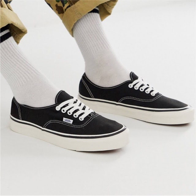 Điểm danh 4 đôi giày Vans Authentic hót nhất