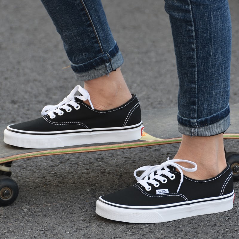 Cách buộc dây giày Vans Authentic chuẩn nhất