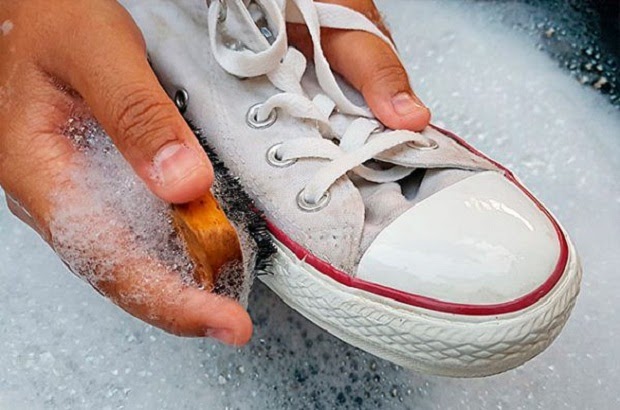Cùng WearVn tìm hiểu cách giặt giày Converse vải không bay màu