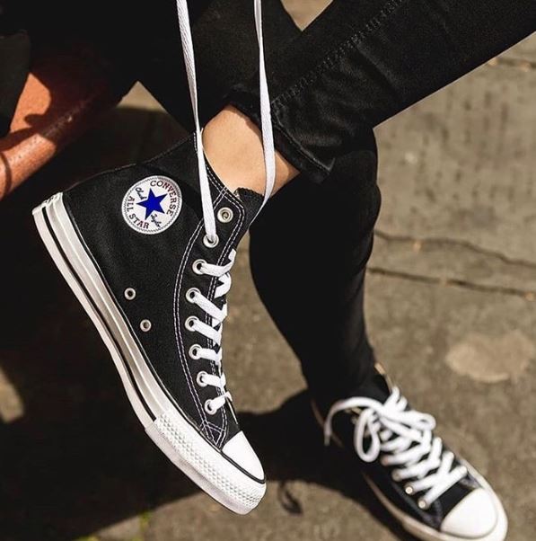 Cách thắt dây giày Converse 7 lỗ không nên bỏ qua