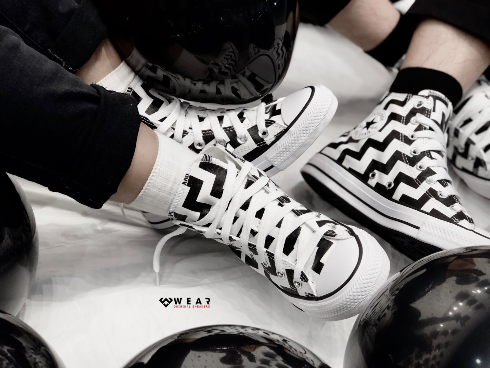 Gợi ý cho team  “đu đưa” lên đồ đi quẩy cùng Chuck Taylor All Star Glam Dunk