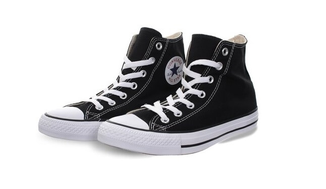 Giày converse đen: đôi giày mang tính biểu tượng của thương hiệu Converse