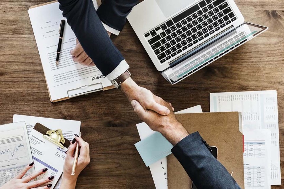 Cần tìm hiểu điều gì trong hợp đồng nhượng quyền cafe?