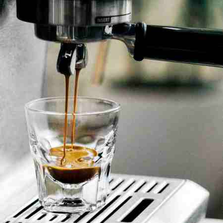 Cà phê là đồ uống tốt, nhưng 5 nhóm người này lại không nên uống