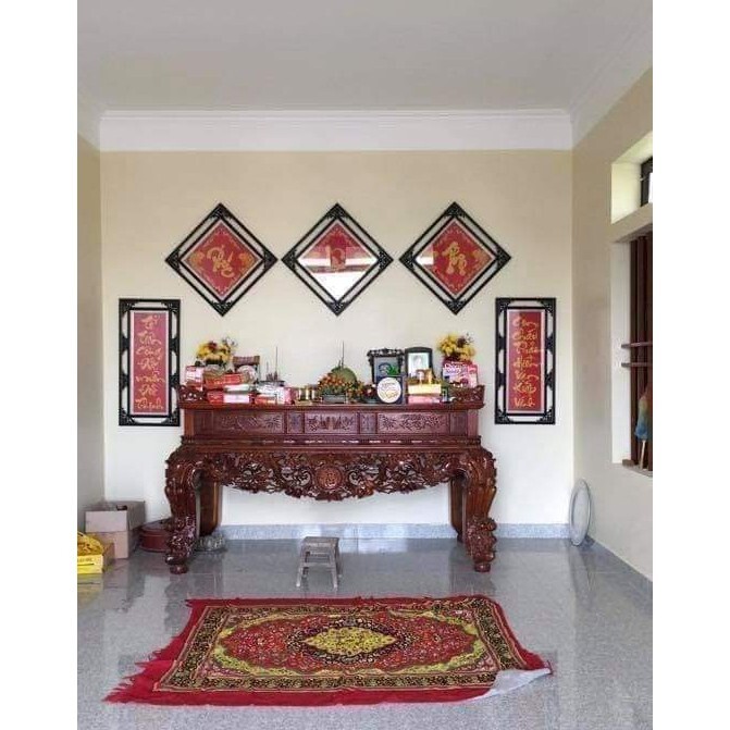Ý nghĩa của việc sử dụng tranh câu đối treo bàn thờ