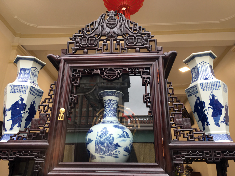 tủ bày đồ cổ