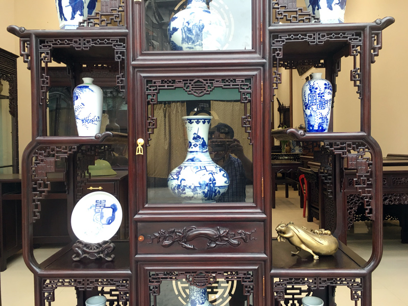 tủ bày đồ cổ