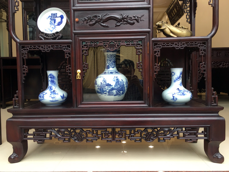 tủ bày đồ cổ