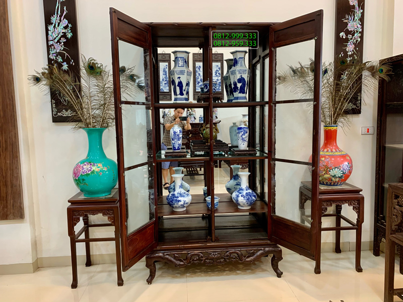 tủ trưng bày đồ gốm sứ