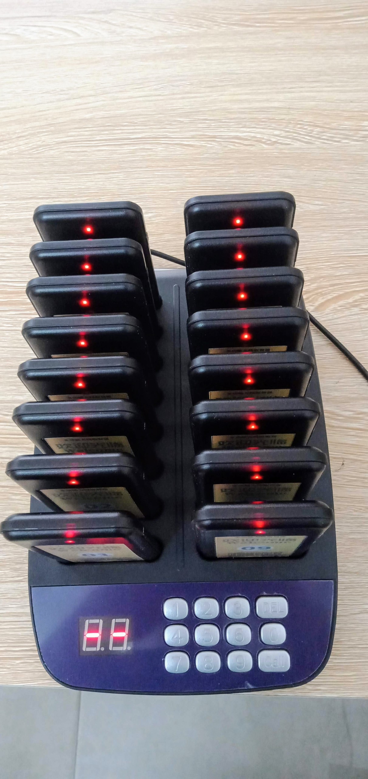 Bộ thẻ rung gọi khách tự phục vụ LT3 – Topmavach.vn