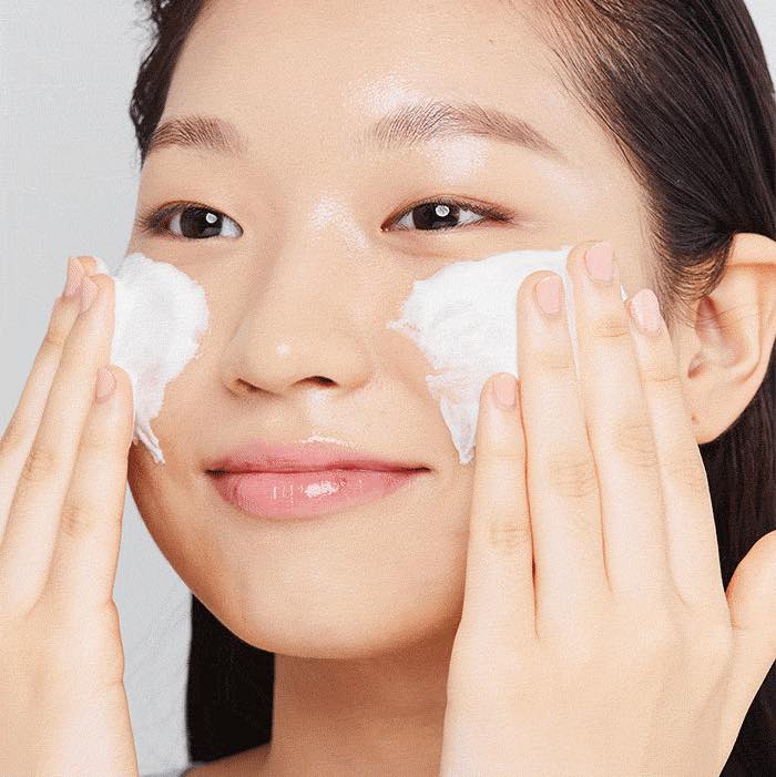 sua-rua-mat-cho-da-dau-innisfree-volcanic-bha