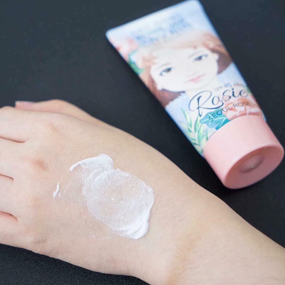 kem-chong-nang-da-kho-rosie-first-essence-whitening