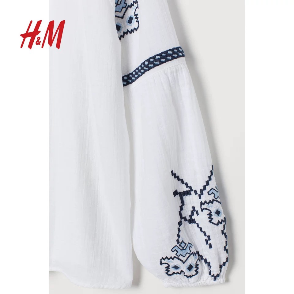 Áo trắng thêu H&M