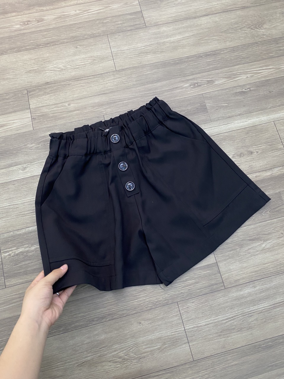 Quần Short Đính Nút Zara