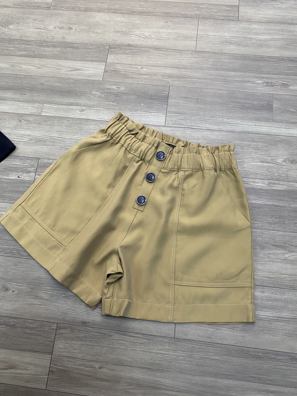 Quần Short Đính Nút Zara