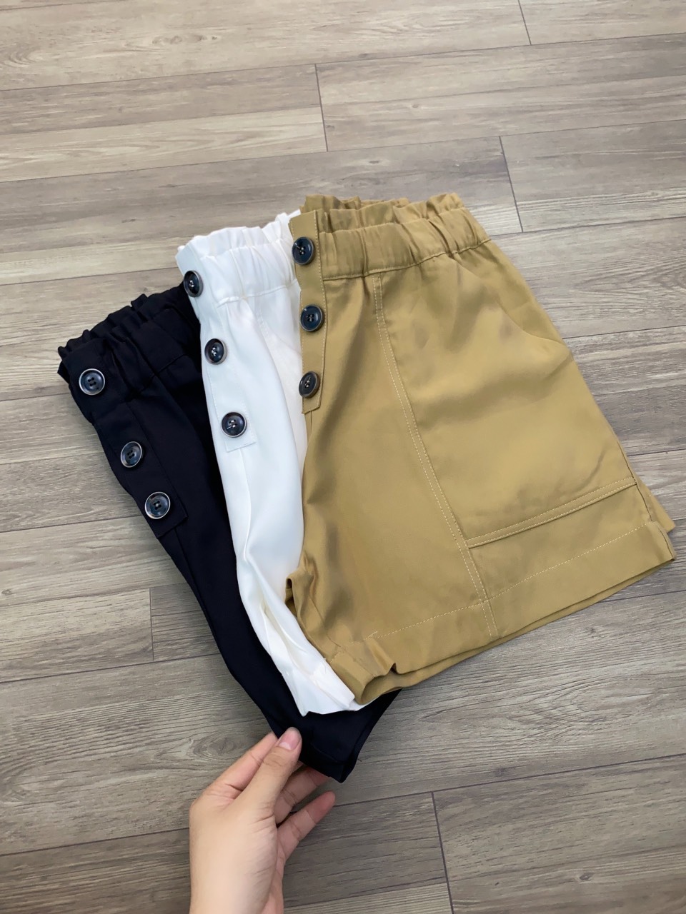 Quần Short Đính Nút Zara