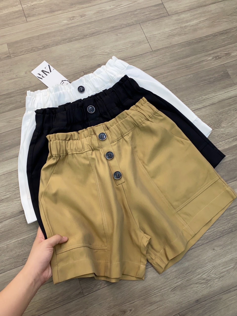 Quần Short Đính Nút Zara