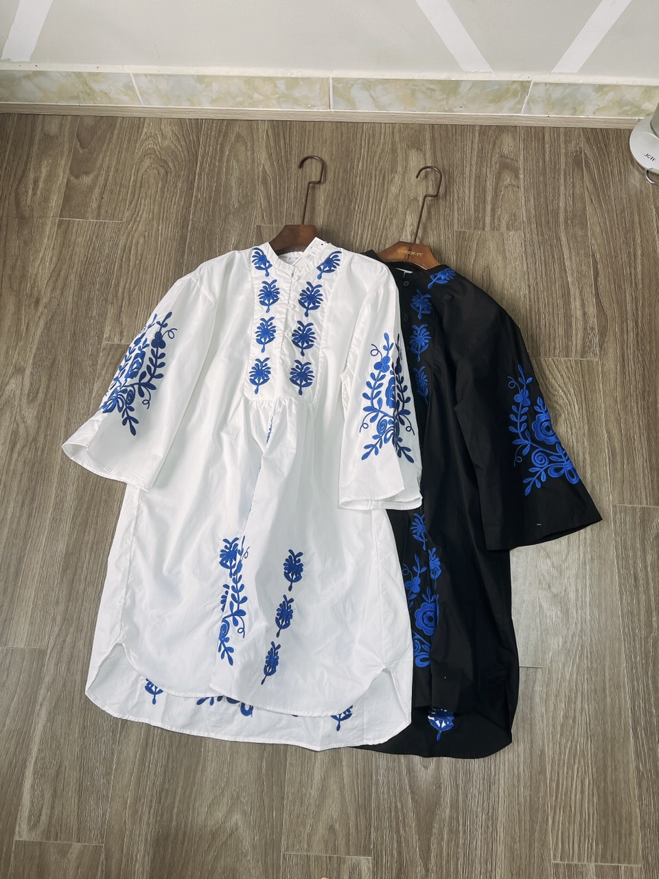 Đầm Thêu Hoa Mango