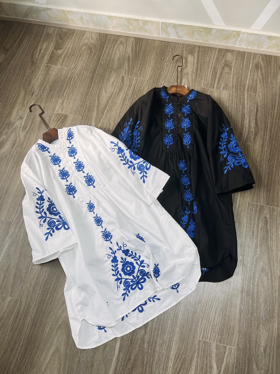 Đầm Thêu Hoa Mango