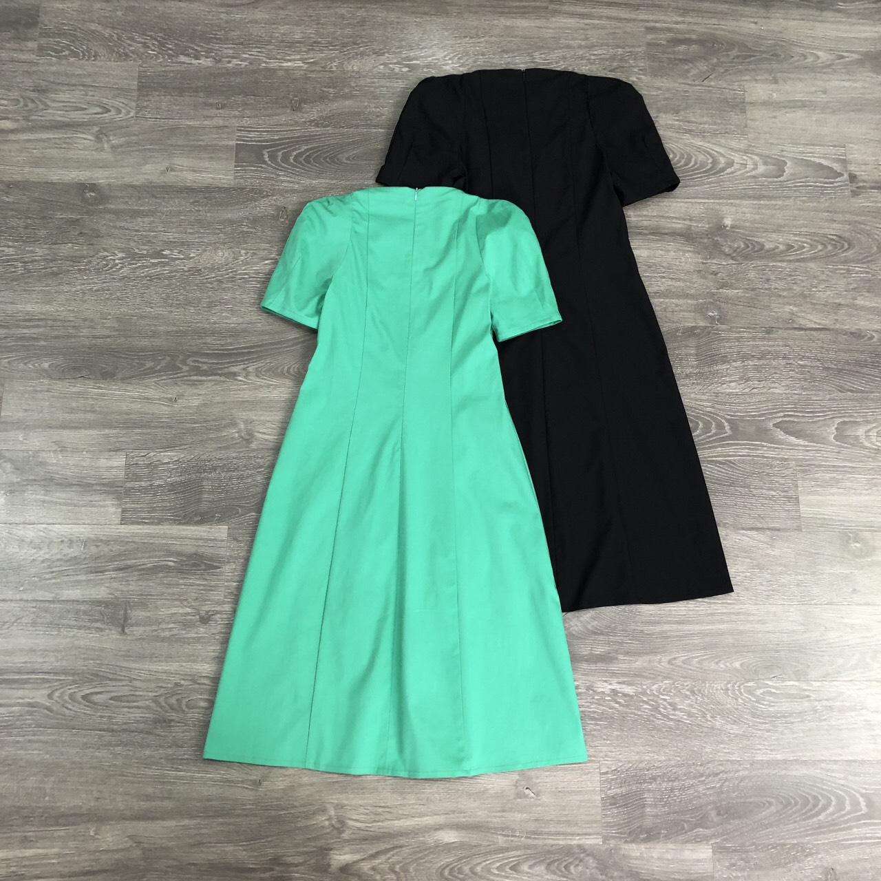 Đầm Midi Tay Ngắn Hobbs
