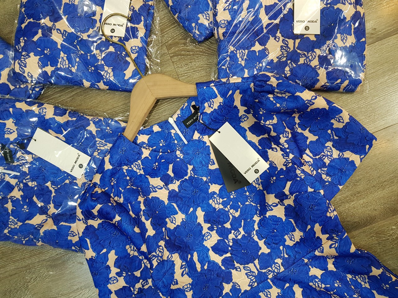 Đầm Gấm Mỏng Vero Moda