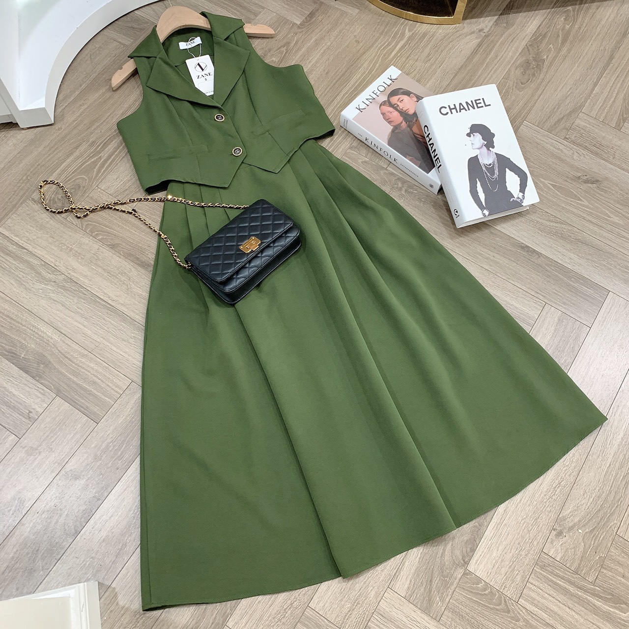 Sét Áo Gile Và Chân Váy Zane