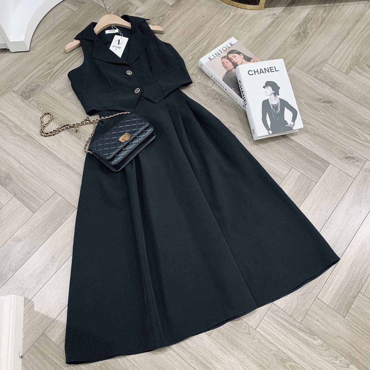 Sét Áo Gile Và Chân Váy Zane