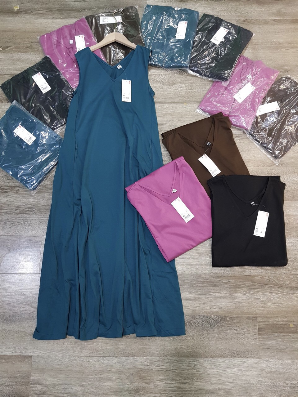 Đầm Sát Nách Dáng Dài Uniqlo