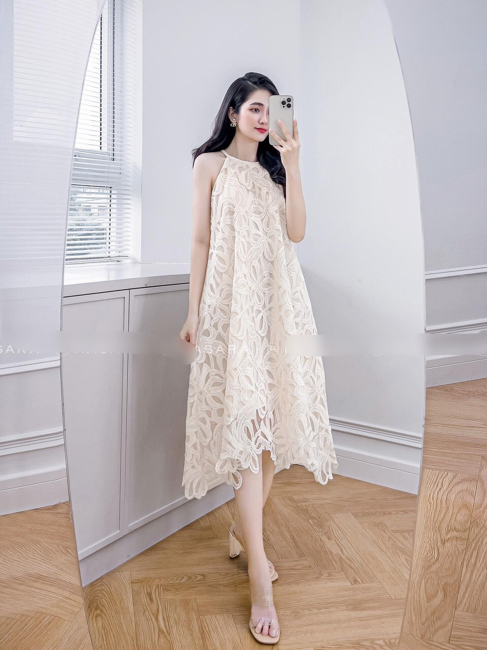 Đầm Ren Cổ Yếm Zara