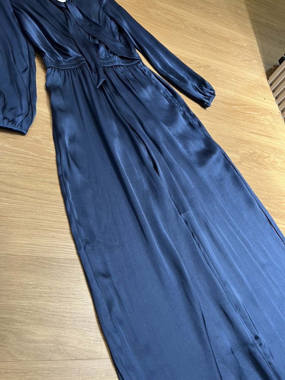 Jumpsuit Lụa MNG