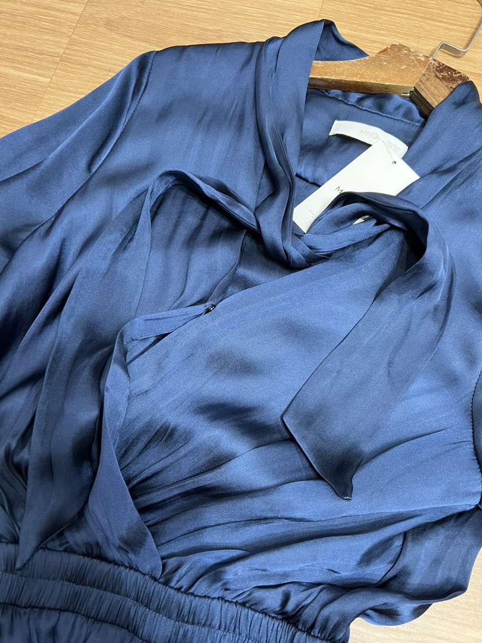 Jumpsuit Lụa MNG